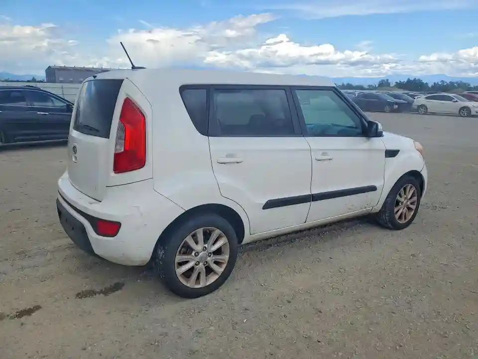 KNDJT2A6XC7466573 2012 KIA SOUL-2