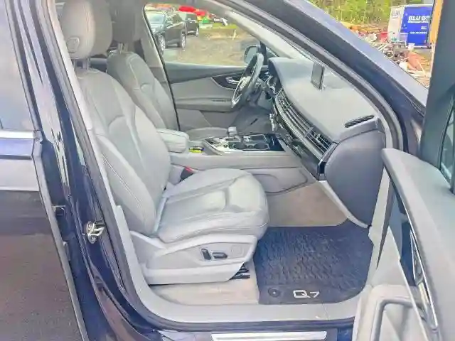 WA1LAAF7XKD008245 2019 AUDI Q7-4