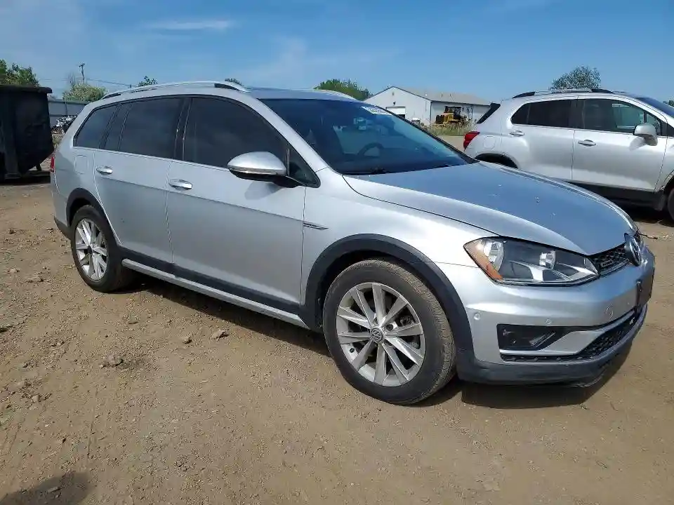 3VWH17AU4HM507001 2017 VOLKSWAGEN GOLF-3