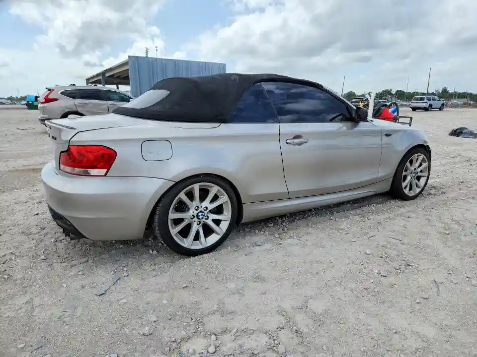 WBAUN9C54AVK41771 2010 BMW 1 SERIES-2