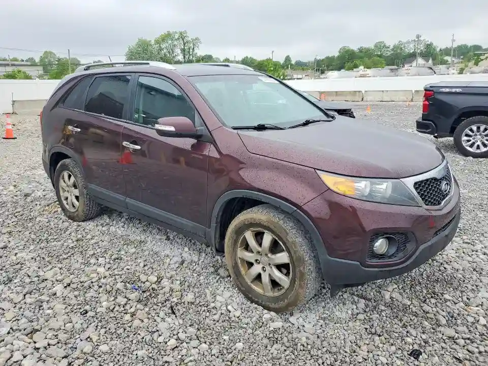 5XYKT3A68DG317240 2013 KIA SORENTO-3