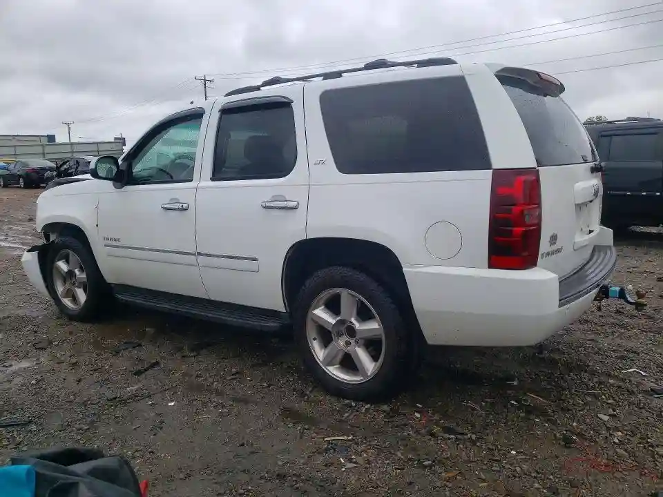1GNSKCE02BR262492 2011 CHEVROLET TAHOE-1