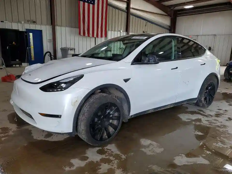 7SAYGDEE7PF896256 2023 TESLA MODEL Y-0