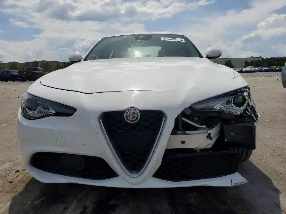 ZARFAEBN2H7552220 2017 ALFA ROMEO GIULIA-4