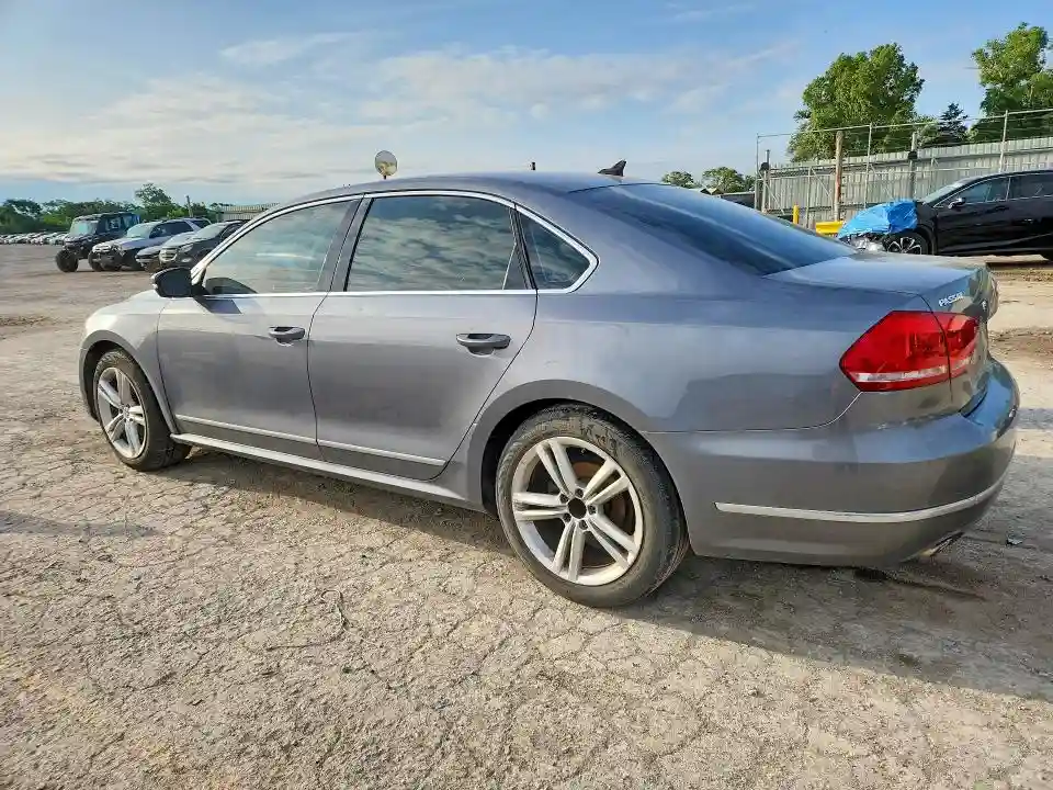 1VWCN7A33DC108131 2013 VOLKSWAGEN PASSAT-1