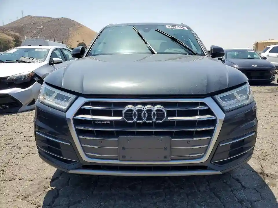 WA1BNAFY1J2055019 2018 AUDI Q5-4