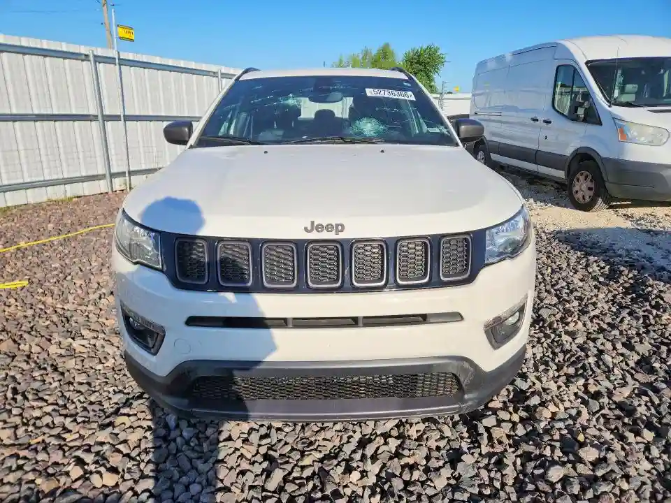 3C4NJDEBXMT540162 2021 JEEP COMPASS-4