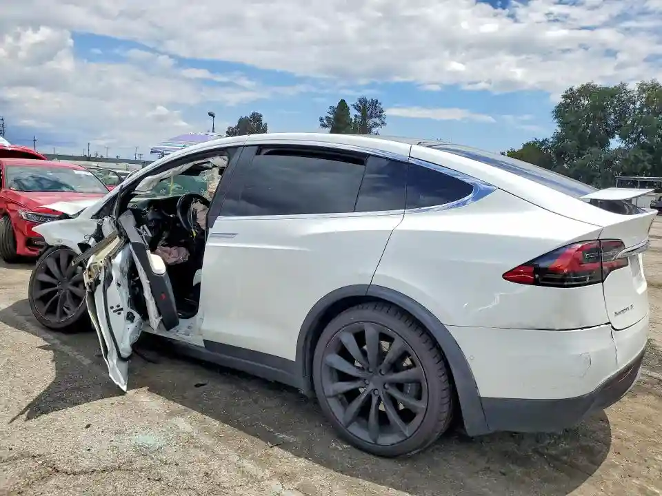 5YJXCBE26JF137362 2018 TESLA MODEL X-1