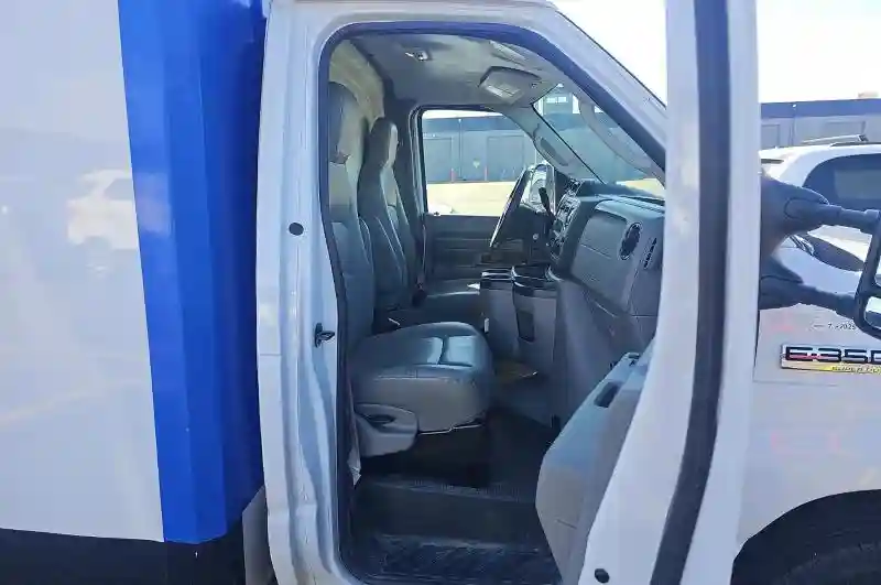 1FDWE3FK9PDD31812 2023 FORD ECONOLINE-4