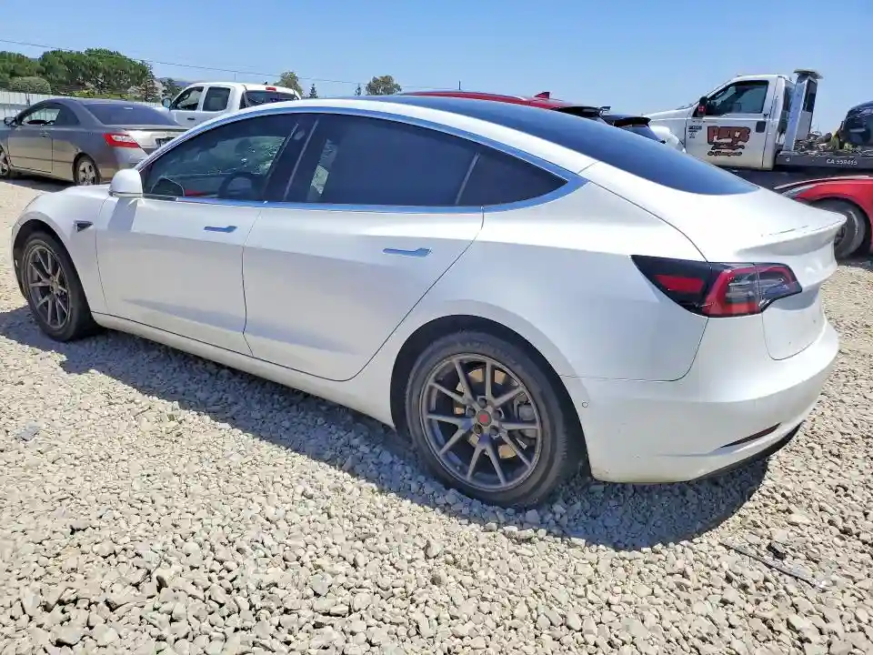 5YJ3E1EA6JF041211 2018 TESLA MODEL 3-1