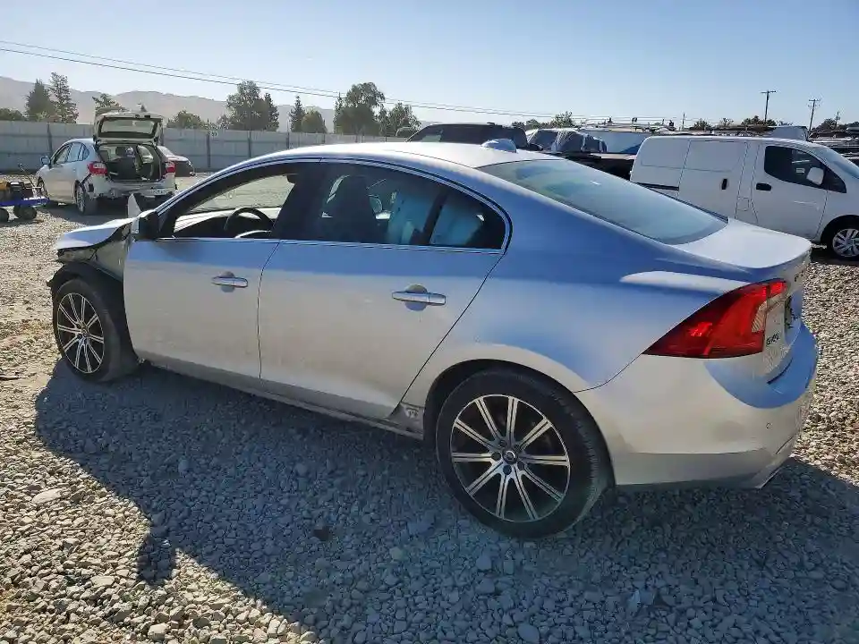 LYV402HK6JB164604 2018 VOLVO S60-1