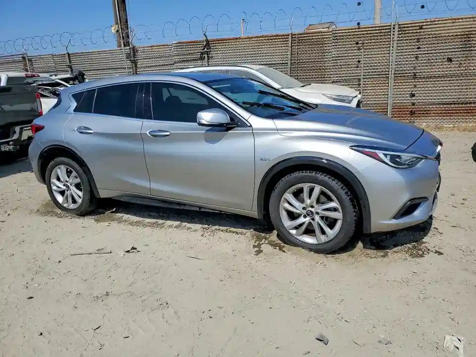 SJKCH5CPXKA010069 2019 INFINITI QX30-3