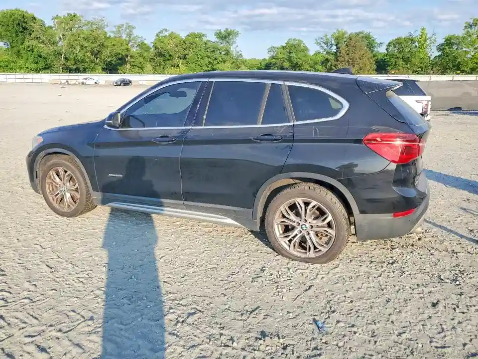 WBXHT3C34J5F92921 2018 BMW X1-1