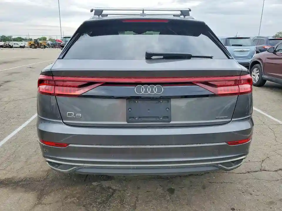 WA1AVAF17KD038696 2019 AUDI Q8-5