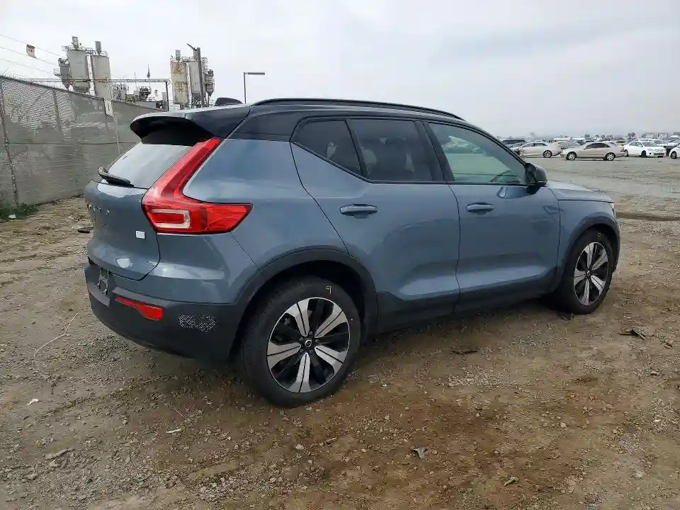 YV4ED3UL8P2076156 2023 VOLVO XC40-2