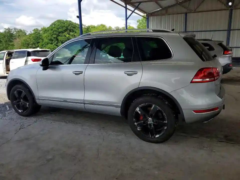WVGFK9BP6CD005330 2012 VOLKSWAGEN TOUAREG-1