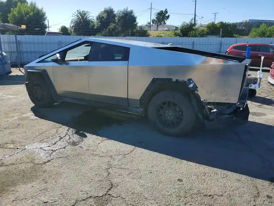 7G2CEHEE8RA051918 2024 TESLA CYBERTRUCK-1