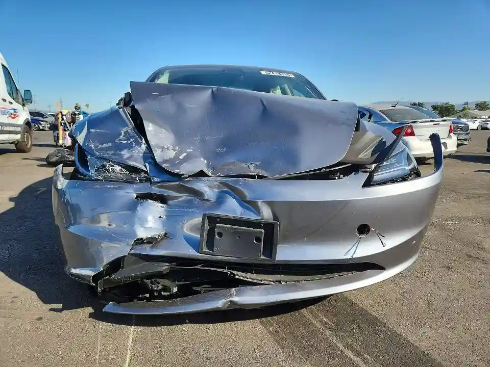 5YJ3E1EB3SF968628 2025 TESLA MODEL 3-4