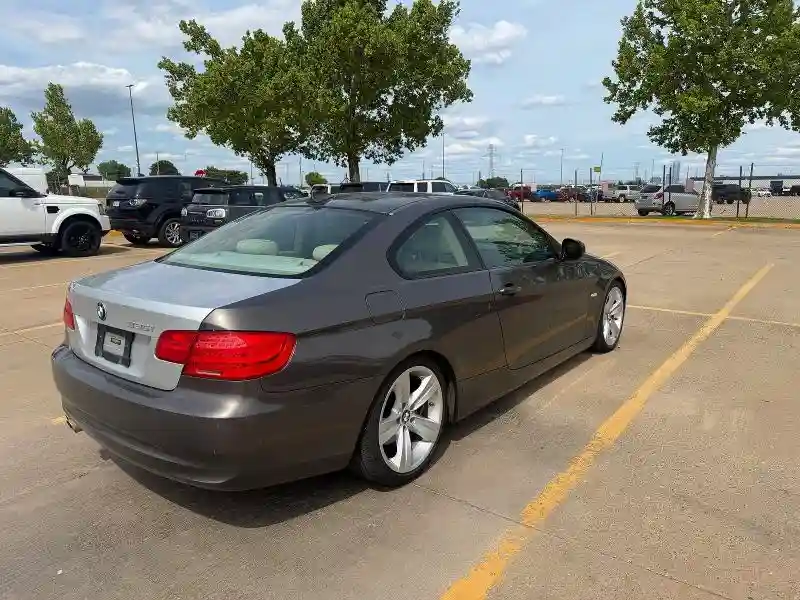 WBAKE3C50BE557920 2011 BMW 3 SERIES-3