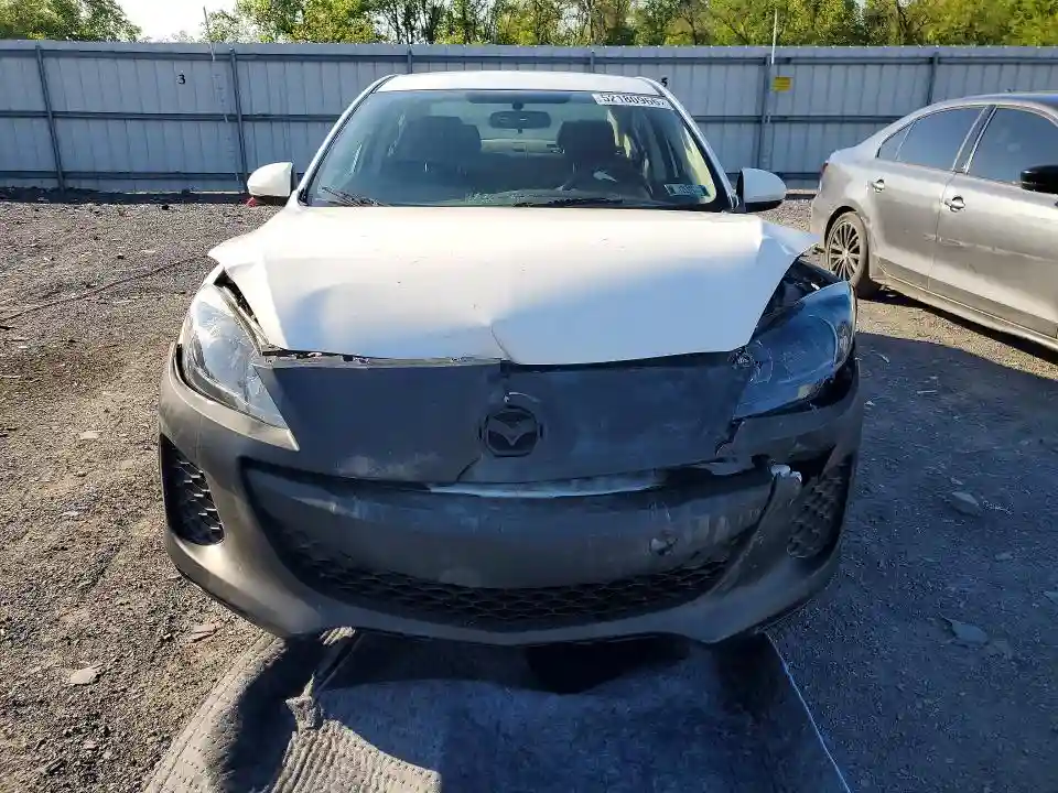 JM1BL1UP8D1835681 2013 MAZDA 3-4