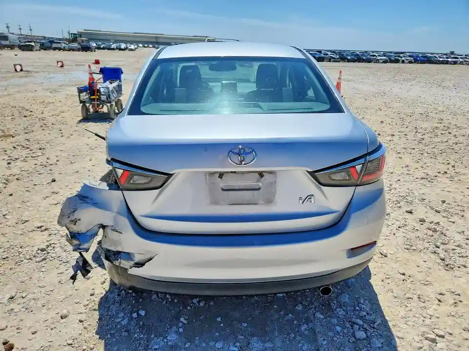 3MYDLBYV1JY324975 2018 TOYOTA YARIS IA B-5