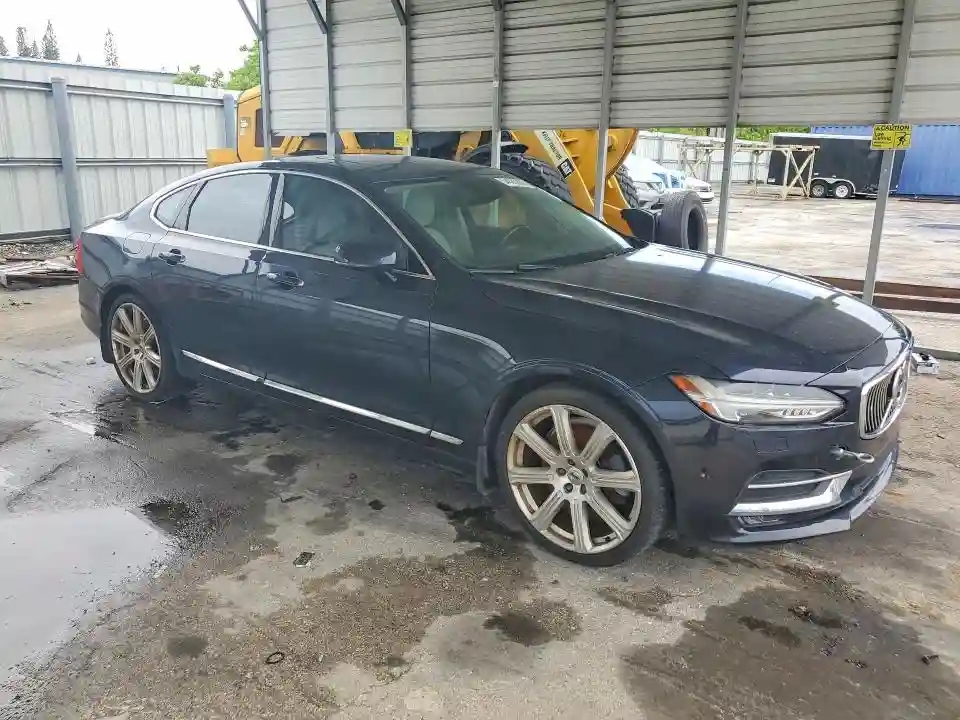 YV1A22ML8H1004957 2017 VOLVO S90-3