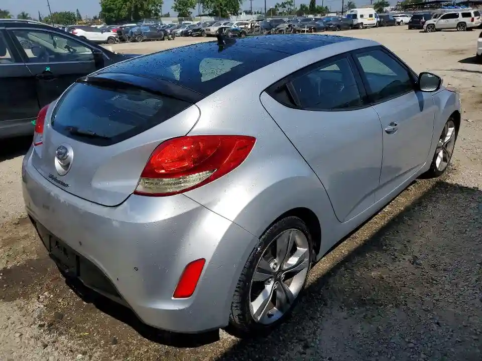 KMHTC6AD8DU108255 2013 HYUNDAI VELOSTER-2