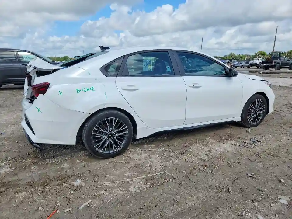 3KPF54AD5RE745108 2024 KIA FORTE-2