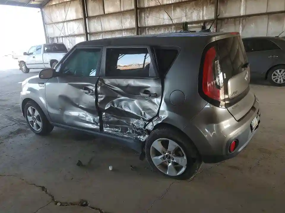 KNDJN2A20J7563740 2018 KIA SOUL-1