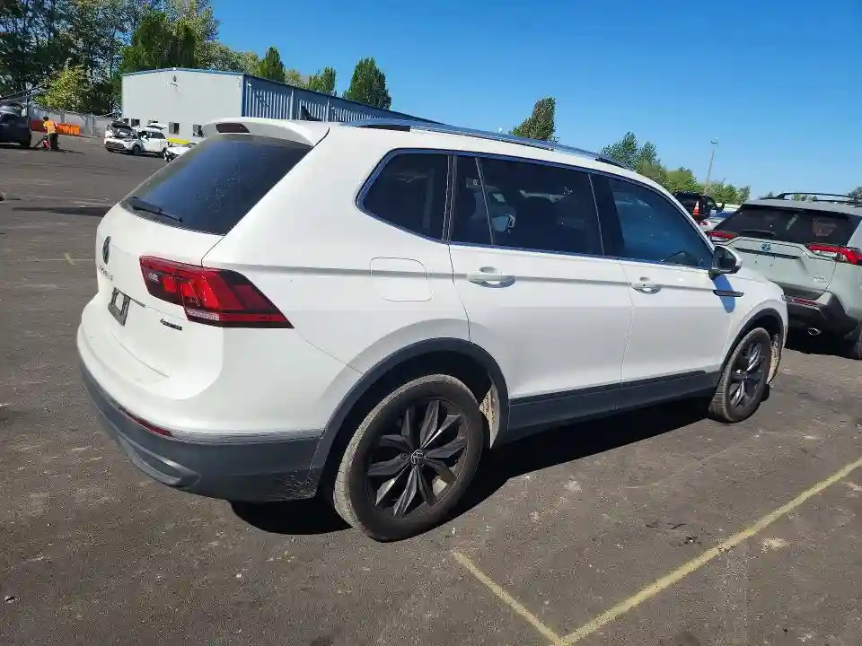 3VV2B7AX2PM061575 2023 VOLKSWAGEN TIGUAN-2