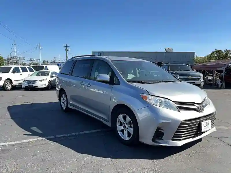 5TDKZ3DC7JS933686 2018 TOYOTA SIENNA-0