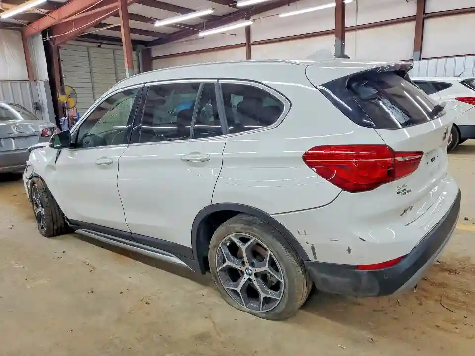 WBXHT3C36J5L30928 2018 BMW X1-1