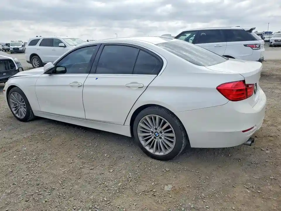 WBA3A5G56CNP16933 2012 BMW 3 SERIES-1