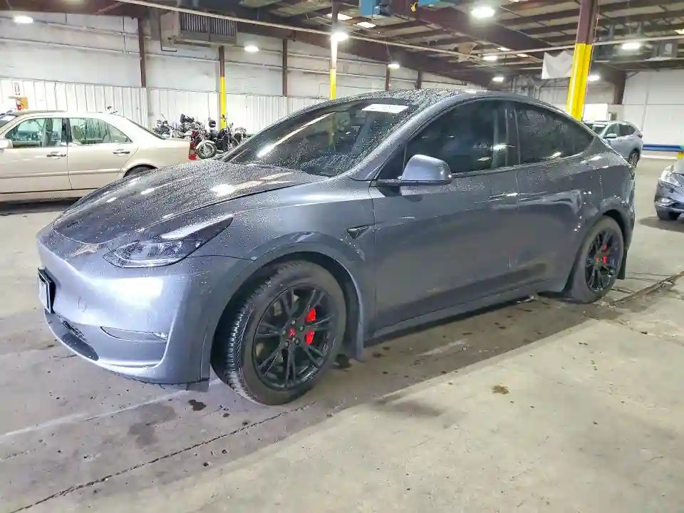 7SAYGDEF0PF740942 2023 TESLA MODEL Y-0