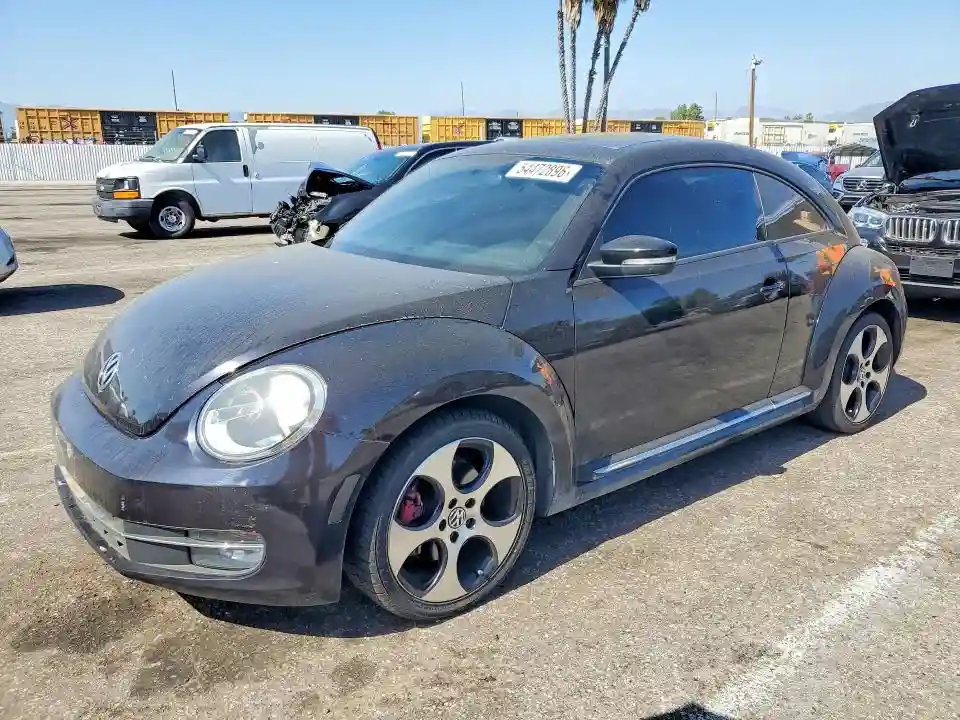 3VWVA7AT1CM628300 2012 VOLKSWAGEN BEETLE-0