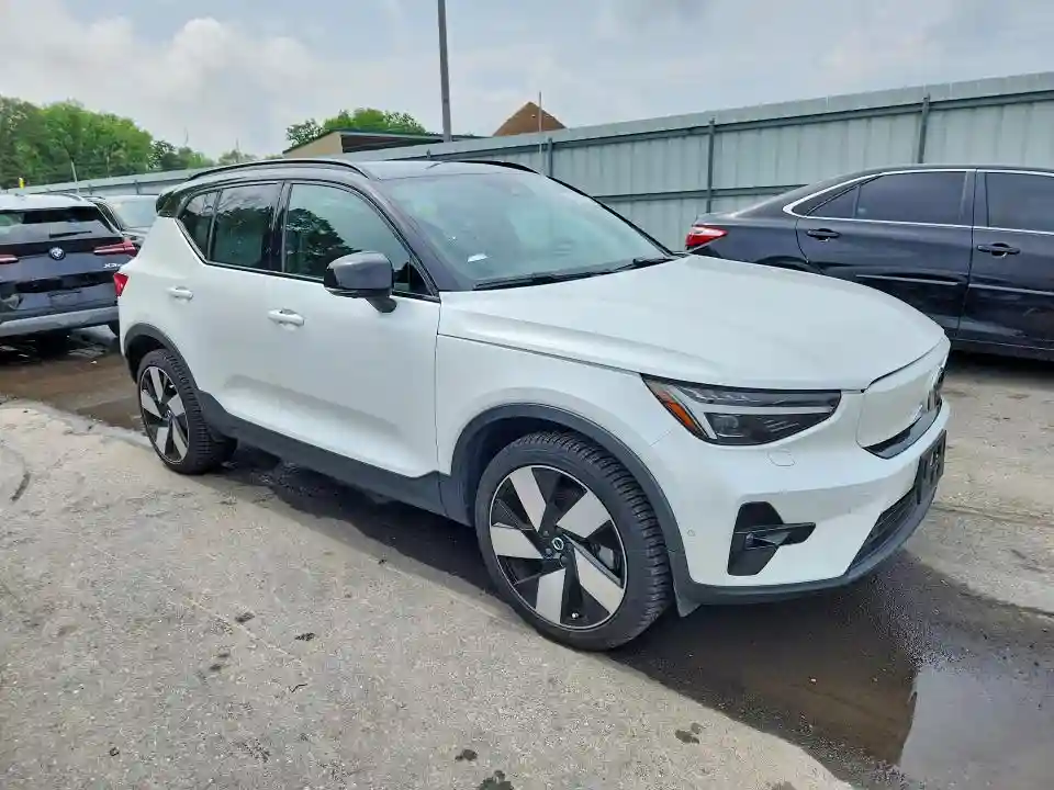 YV4ED3UMXP2023337 2023 VOLVO XC40-3