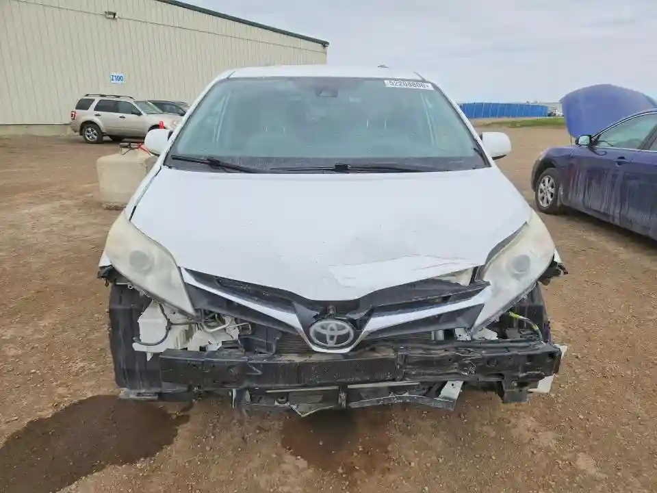 5TDJZ3DC4KS222461 2019 TOYOTA SIENNA-4