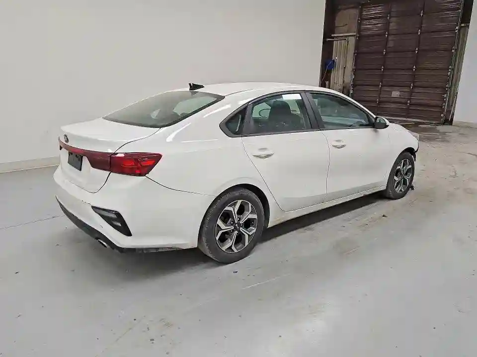 3KPF24AD4ME333747 2021 KIA FORTE-2