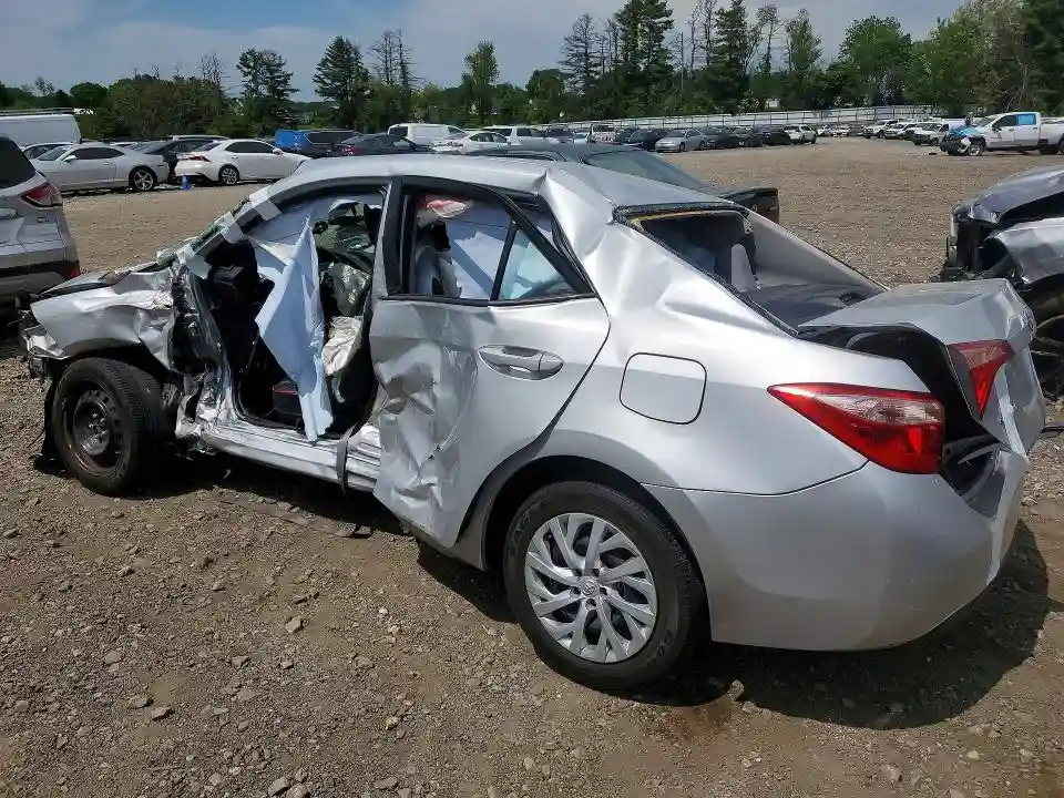 5YFBURHE5JP806845 2018 TOYOTA COROLLA-1