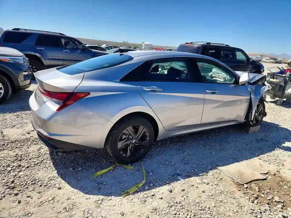 5NPLM4AG0NH075246 2022 HYUNDAI ELANTRA-2