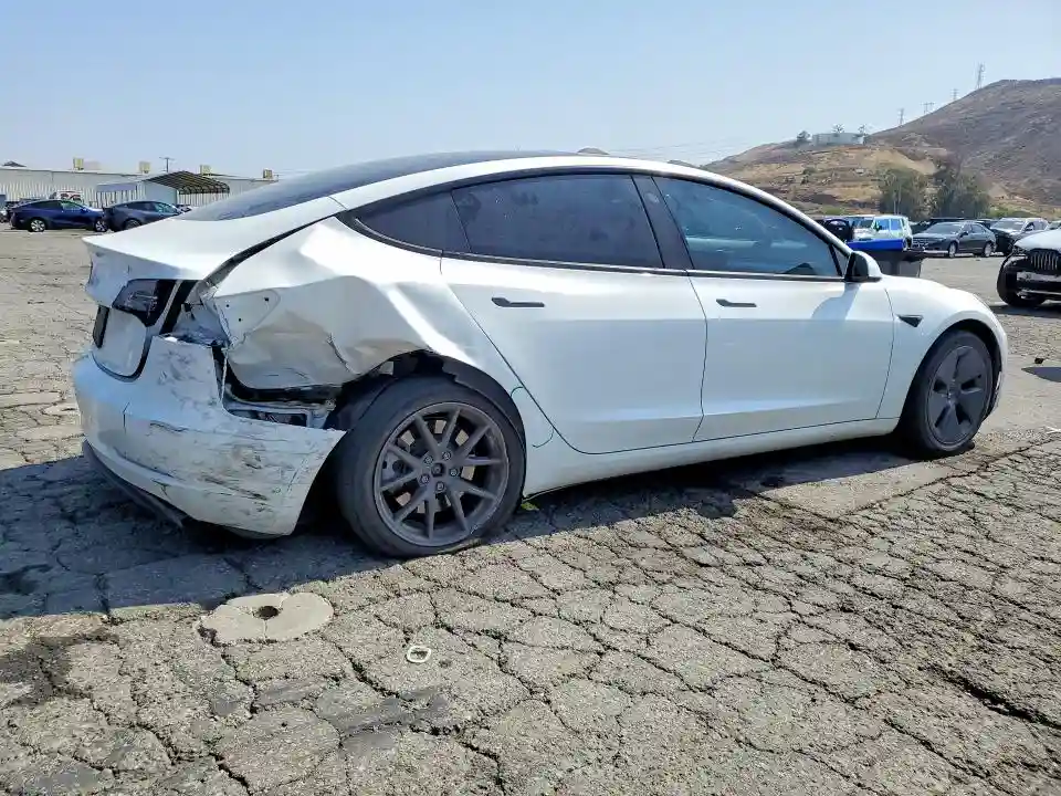 5YJ3E1EA2PF476364 2023 TESLA MODEL 3-2