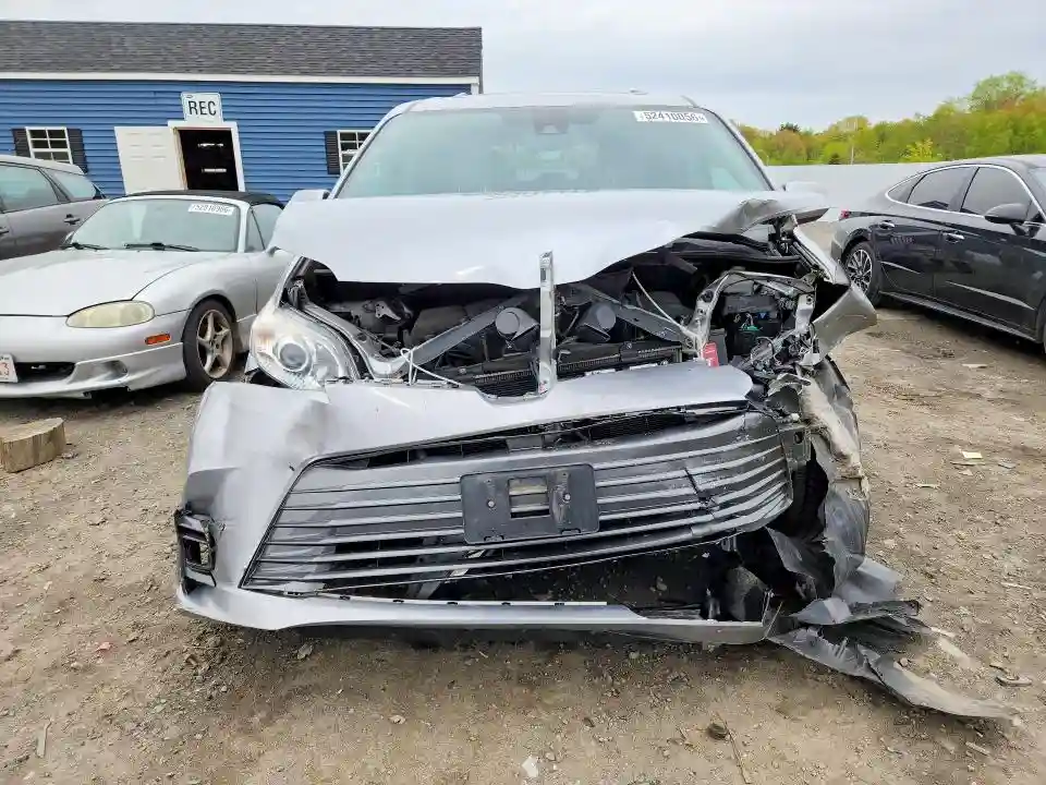 5TDYZ3DC7JS938249 2018 TOYOTA SIENNA-4