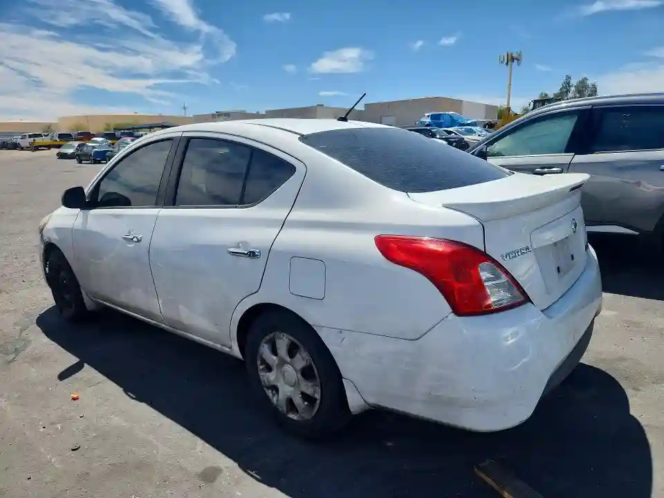 3N1CN7APXFL886118 2015 NISSAN VERSA-1
