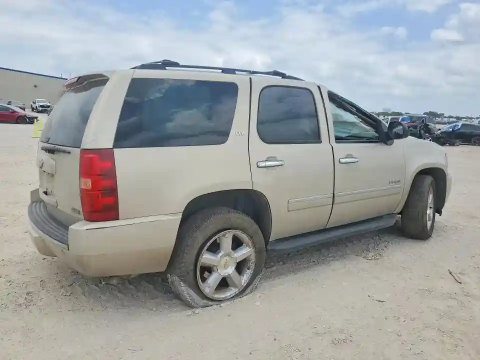 1GNSCCE06BR105366 2011 CHEVROLET TAHOE-2