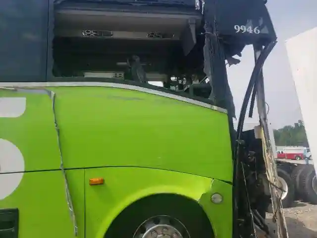 YE2XC81B0M3081662 2021 VAN HOOL ALL MODELS-4