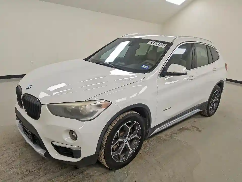 WBXHU7C38J5H39715 2018 BMW X1-0