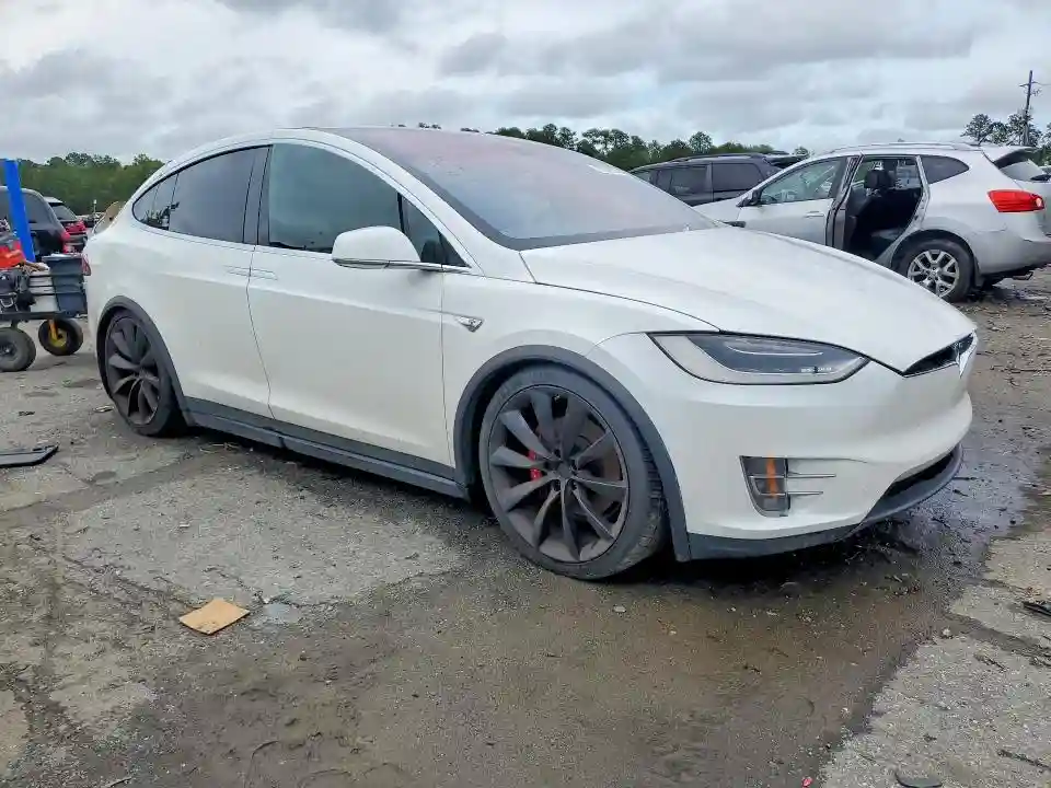 5YJXCBE40GF008995 2016 TESLA MODEL X-3