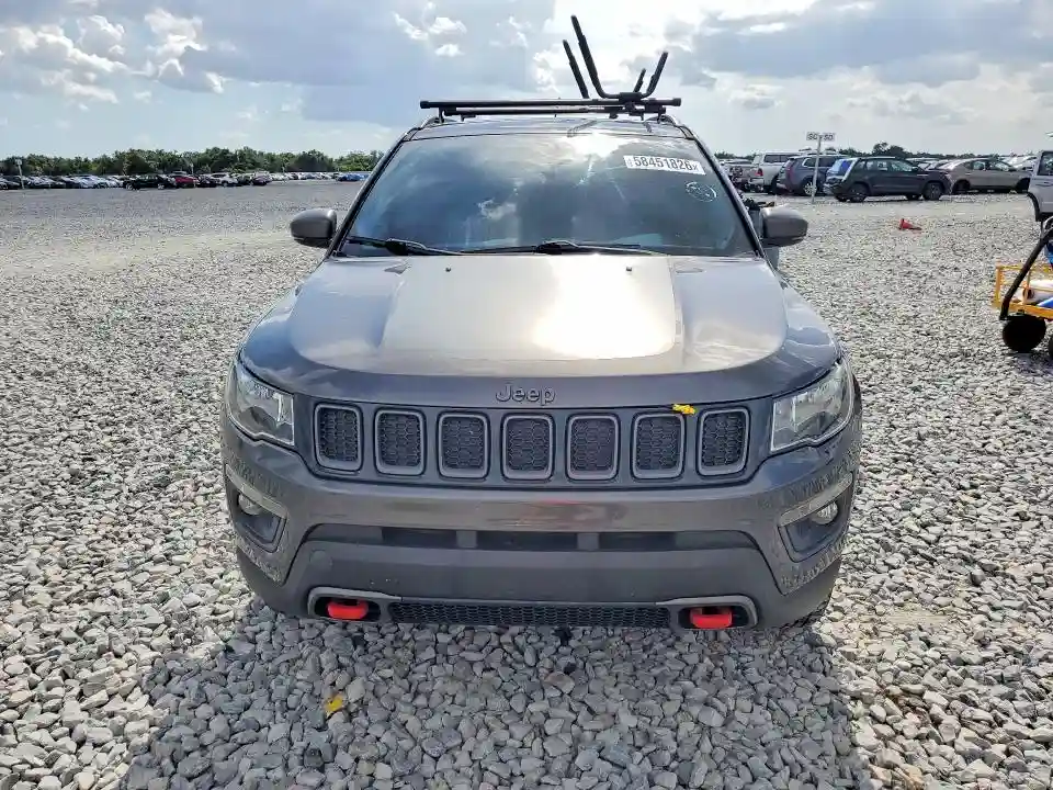 3C4NJDDB5KT759898 2019 JEEP COMPASS-4