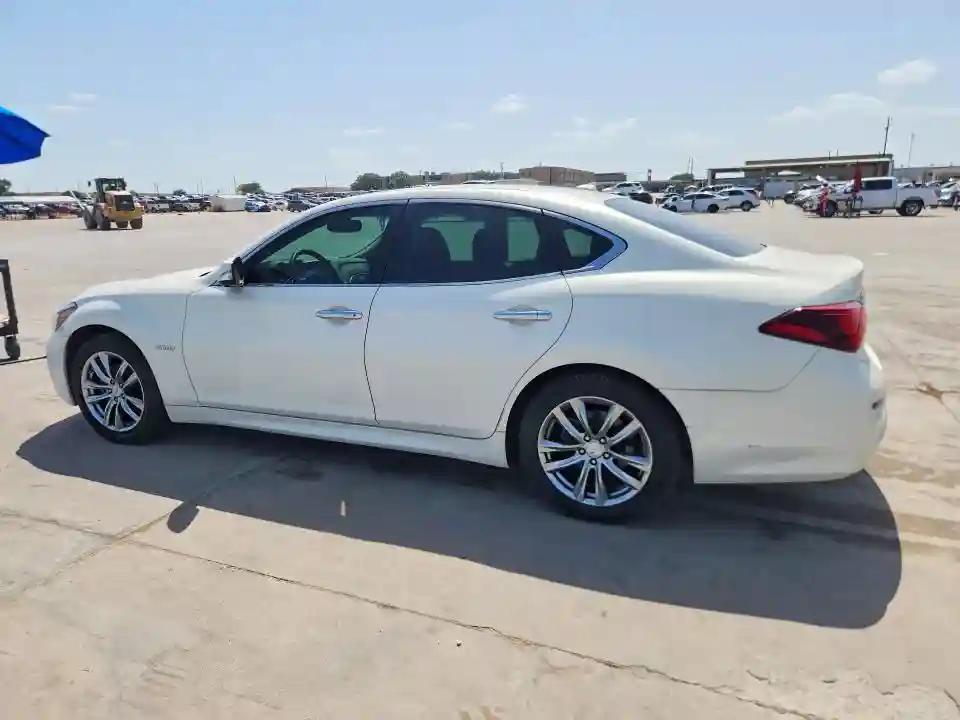 JN1EY1AP5FM510011 2015 INFINITI Q70-1