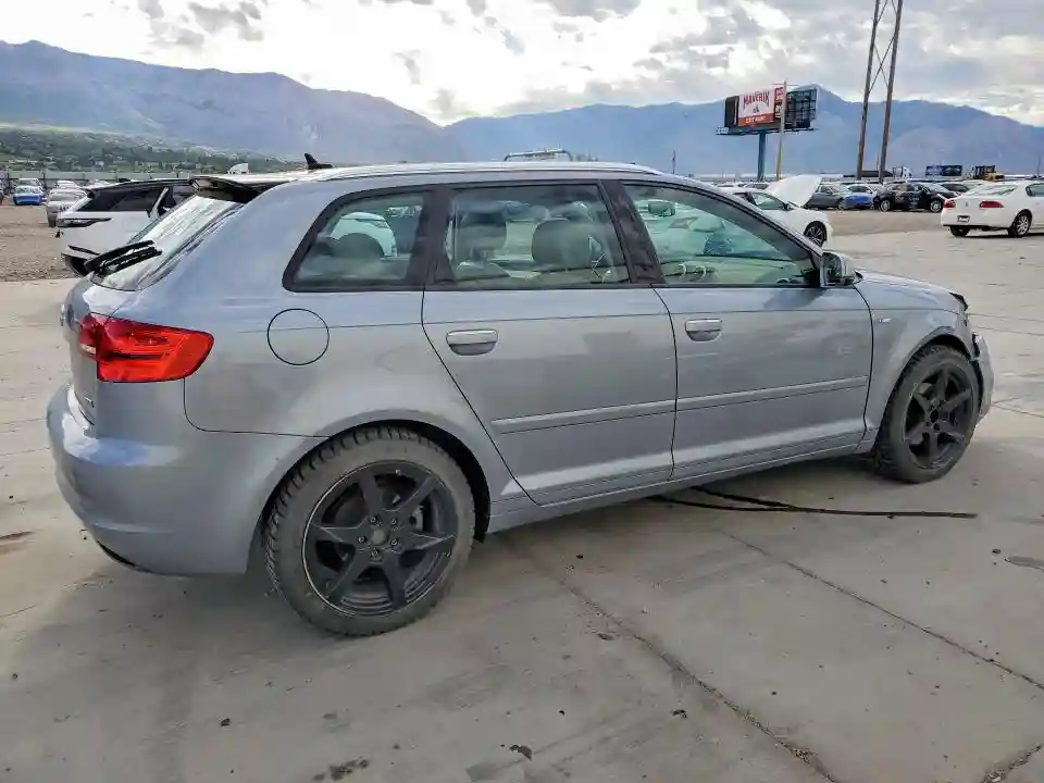 WAUKJBFM6BA124313 2011 AUDI A3-2